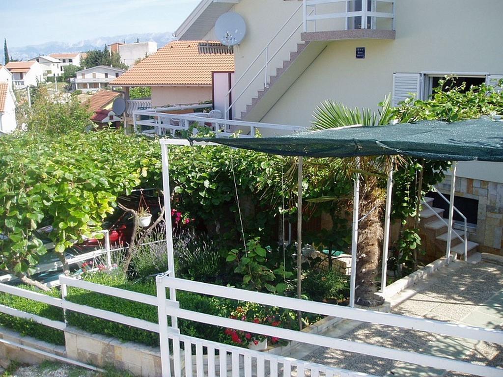 Kiwi apartments Gornji Karin Buitenkant foto